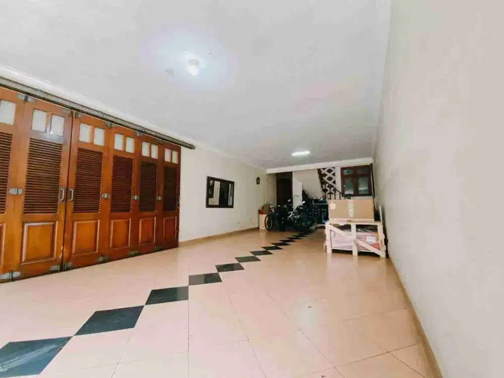 Dijual cepat rumah di blok S kebayoran baru jaksel