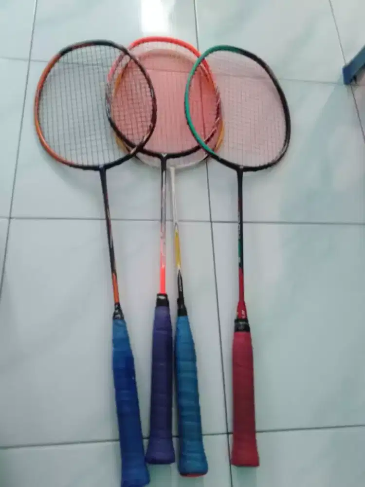 Raket Badminton siap pakai