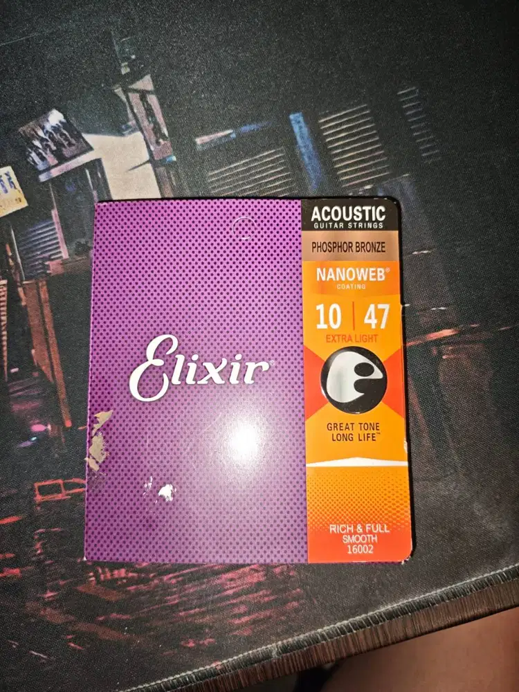 Elixir 16002 Nanoweb Phosphor Bronze Acoustic Guitar Strings, Extra Li