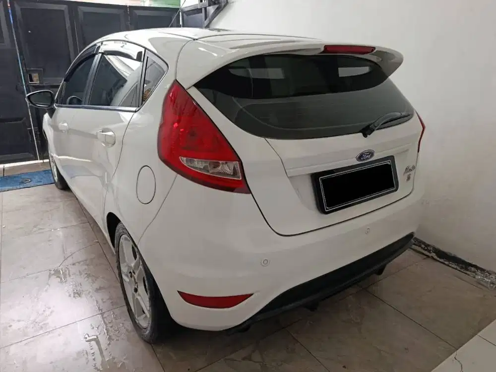 Ford Fiesta AT Tahun 2011 - 2012 Good Condition