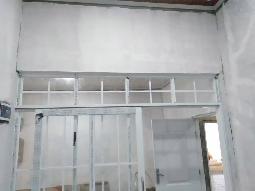 Pasang Sekat Kantor Pakai Kusen Aluminium Alumunium - Kaca - Gypsum