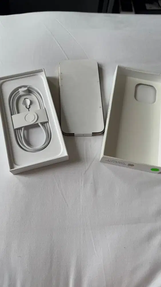 Jual iphone 16 pro max 512 GB, (Garansi on, BH 100 CC 1 - ori Ibox)