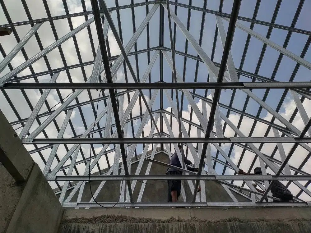 Pasang Baja Ringan Utk Renovasi Atap Lama Yg Sudah Lapuk