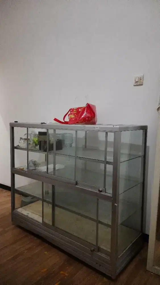 Etalase Toko / Lemari Kaca, Harga Bisa Nego