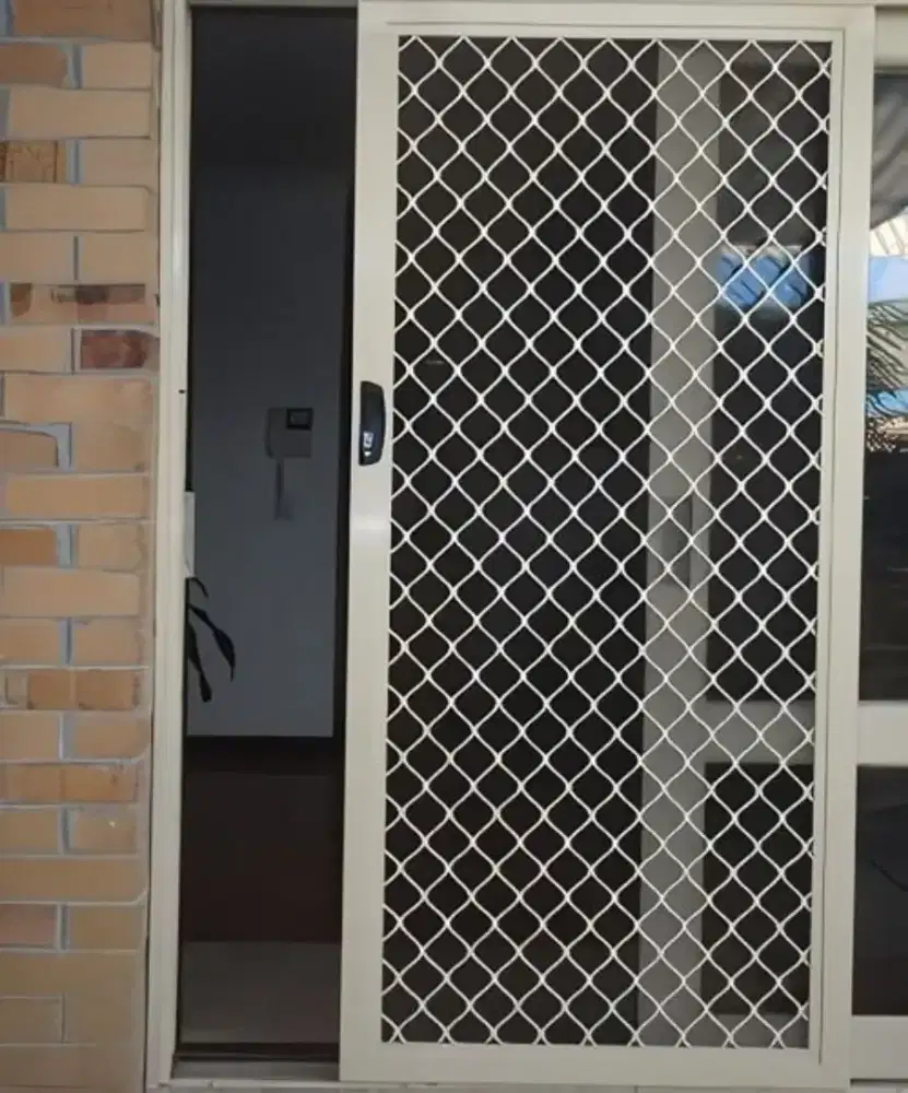 Pintu safety tambahan kasa nyamuk