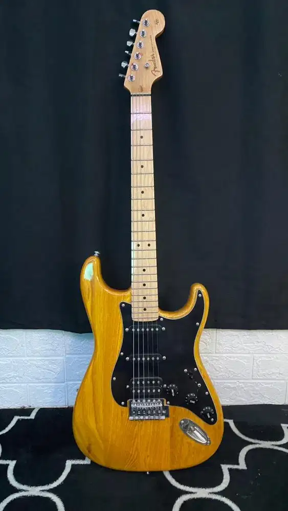 Gitar Elektrik Fender Stratocaster Custom