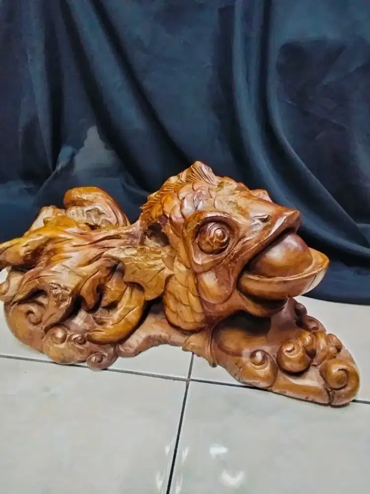 Patung ukiran kayu unik dan langka di Jakarta