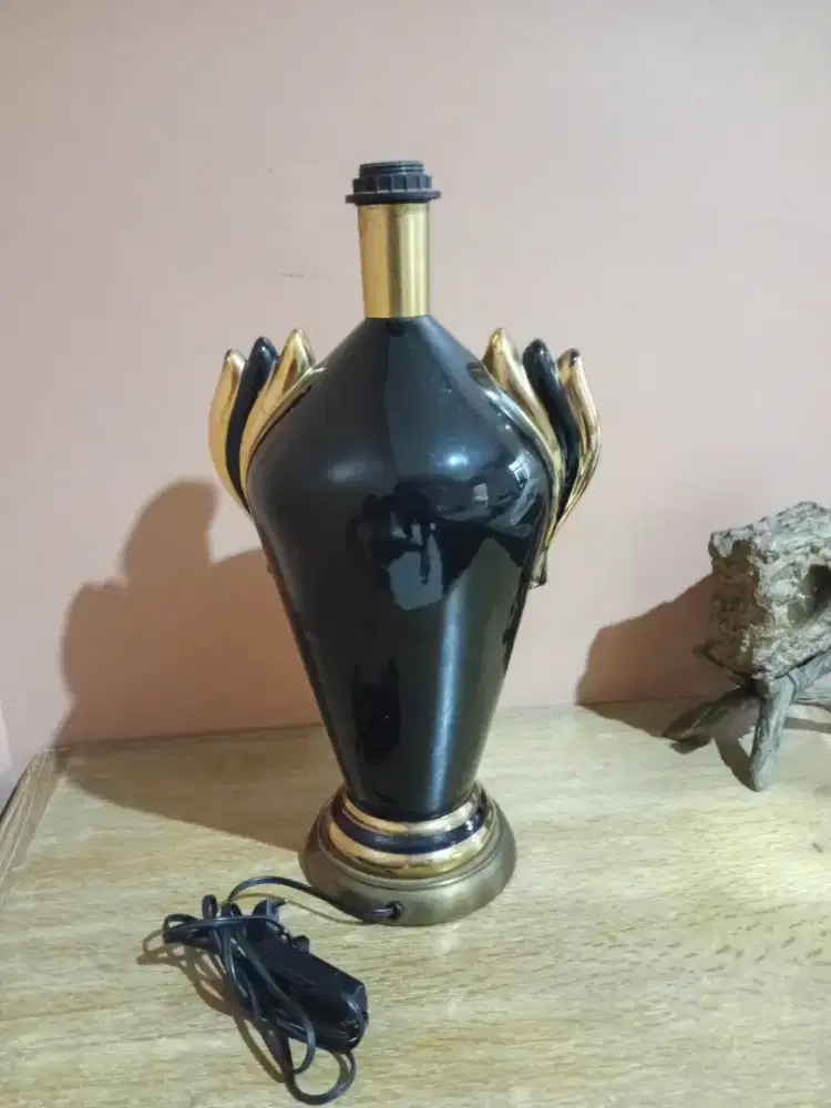 Lampu Meja Ada 2 Buah kondisi Normal