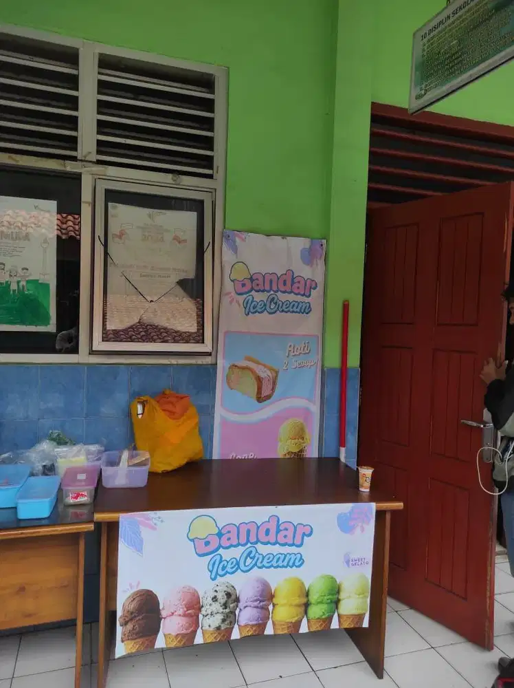 LOWONGAN SPG JAGA STAND ES KRIM DI SEKOLAH