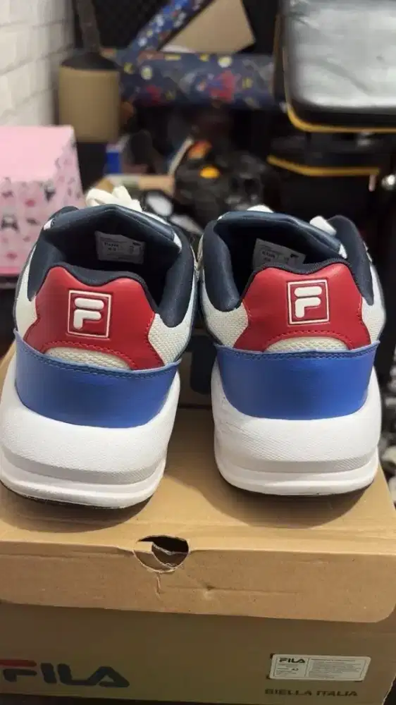 Saptu Fila size 42/43 ori