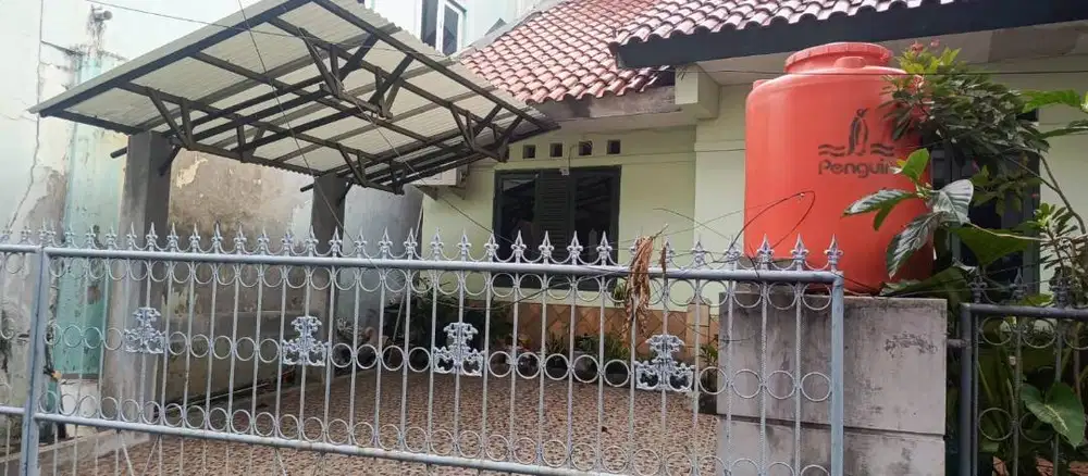 Dijual rumah 2 lantai di cijantung