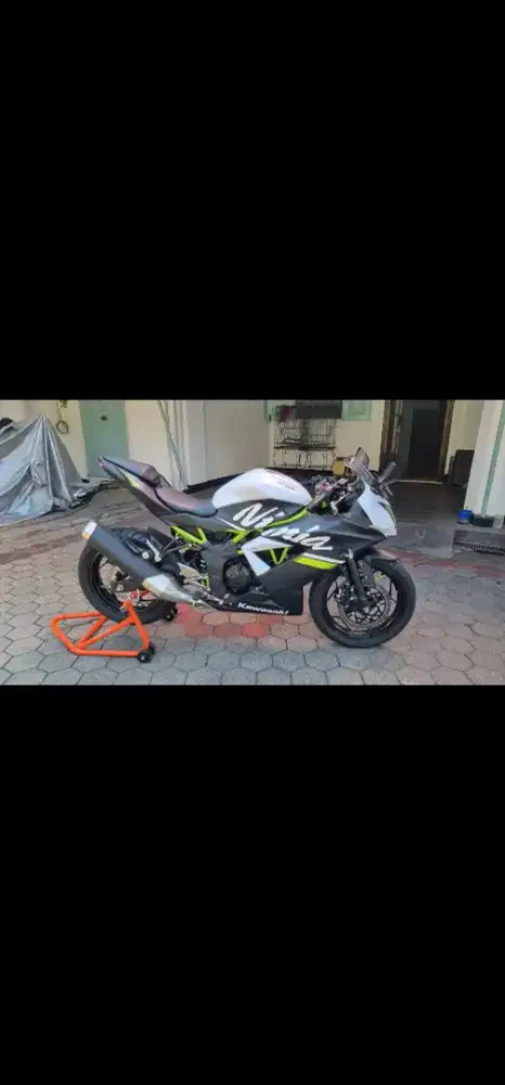 Kawasaki Ninja 250 th 2021 km600perak spt baru gress nos