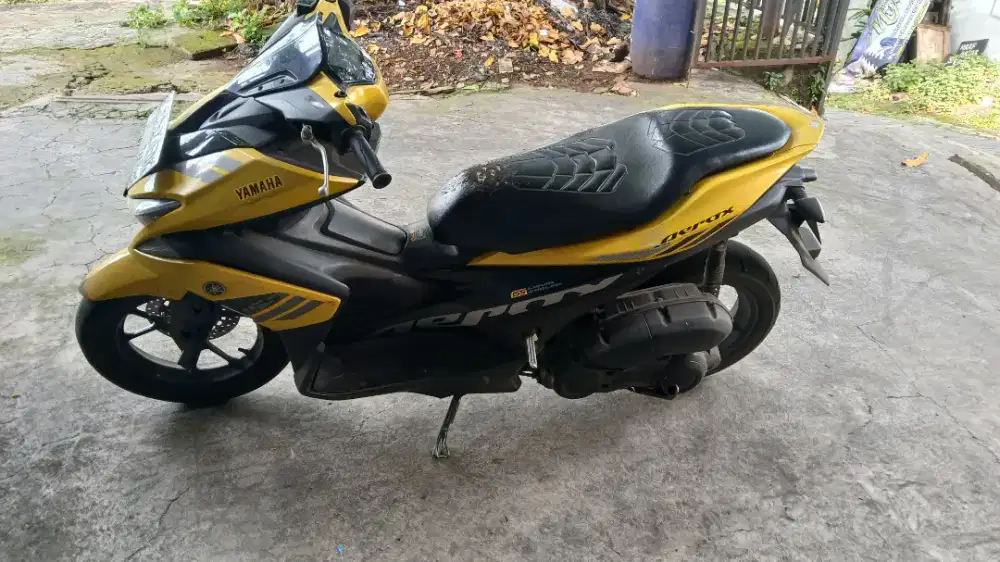 Yamaha Aerox kuning