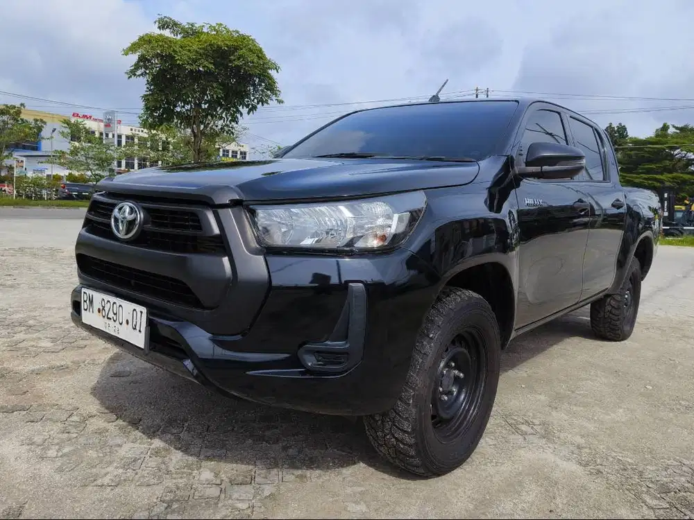 Toyota Hilux Double Cabin 2.4E 4x4 MT