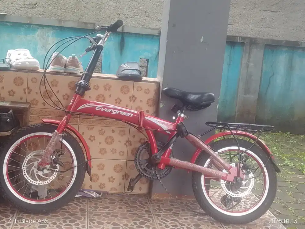 Sepeda lipat merek Evergreen