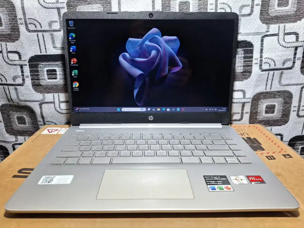 Laptop Hp 14s Keyboard nyala slim bazelless windows original mantap