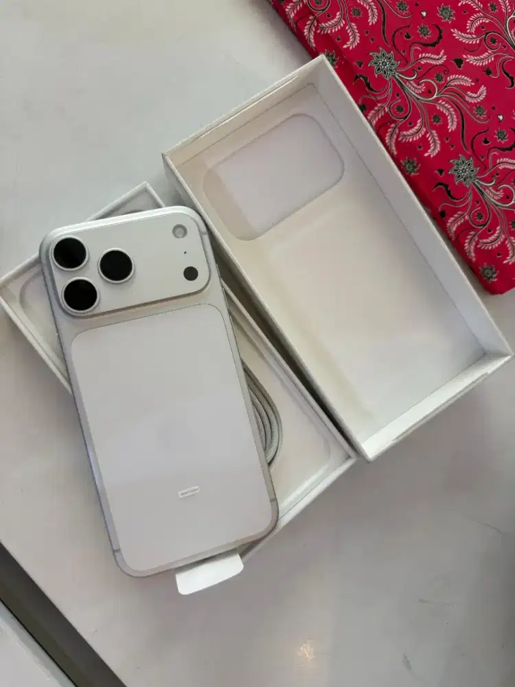 READY IPHONE 17 PRO SILVER 256 GARANSI RESMI