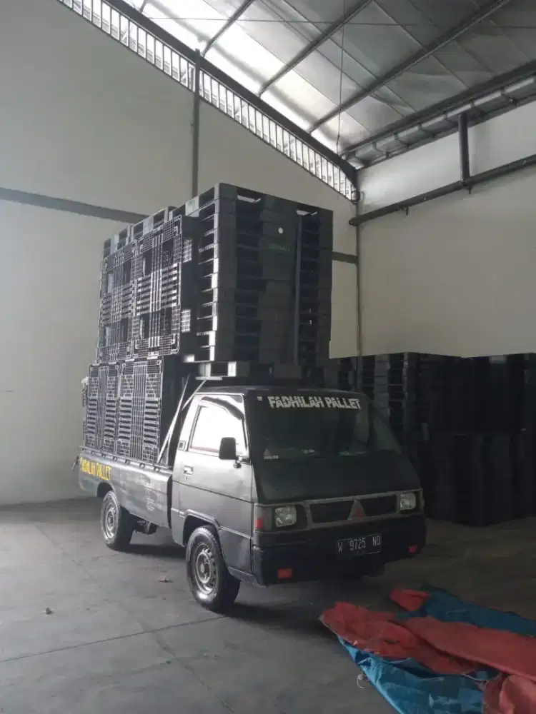 Palet plastik baru kuat dan stabil