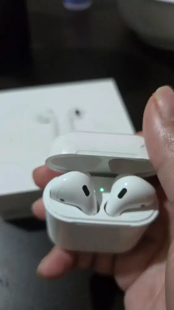 Apple airpods with charging case gen 2