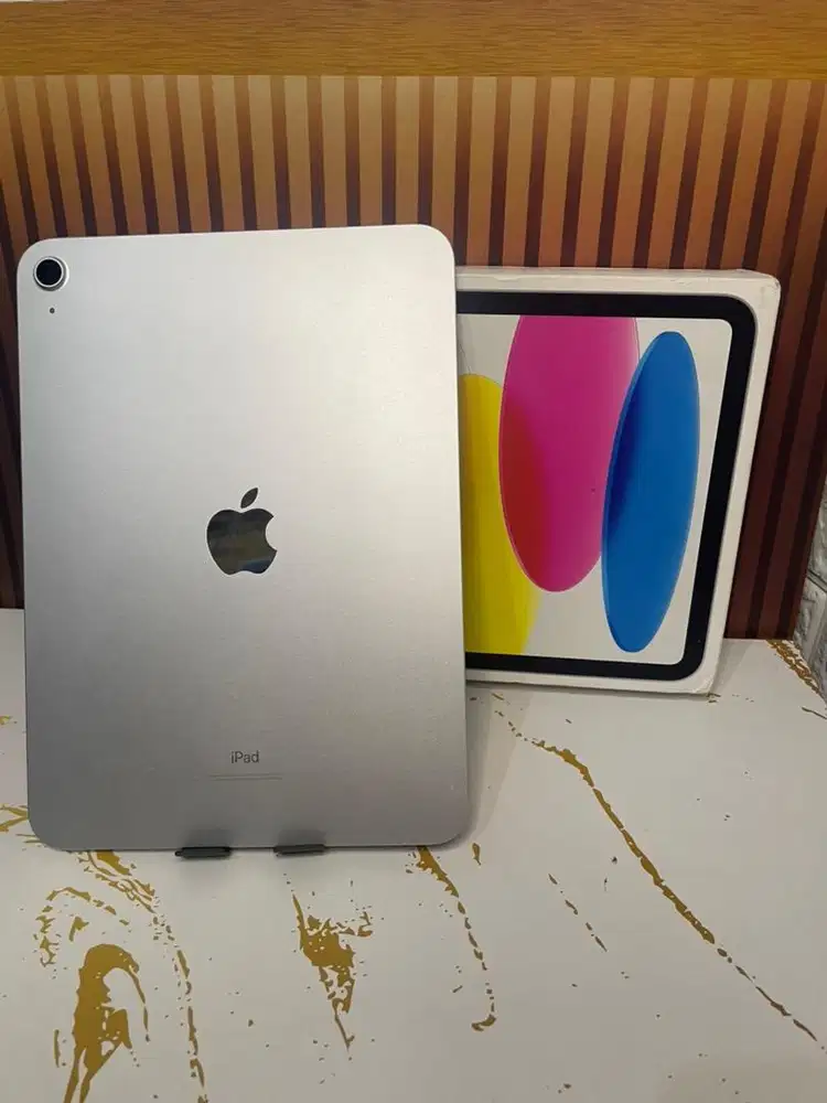 iPad Gen 10 Silver 64 GB Like New