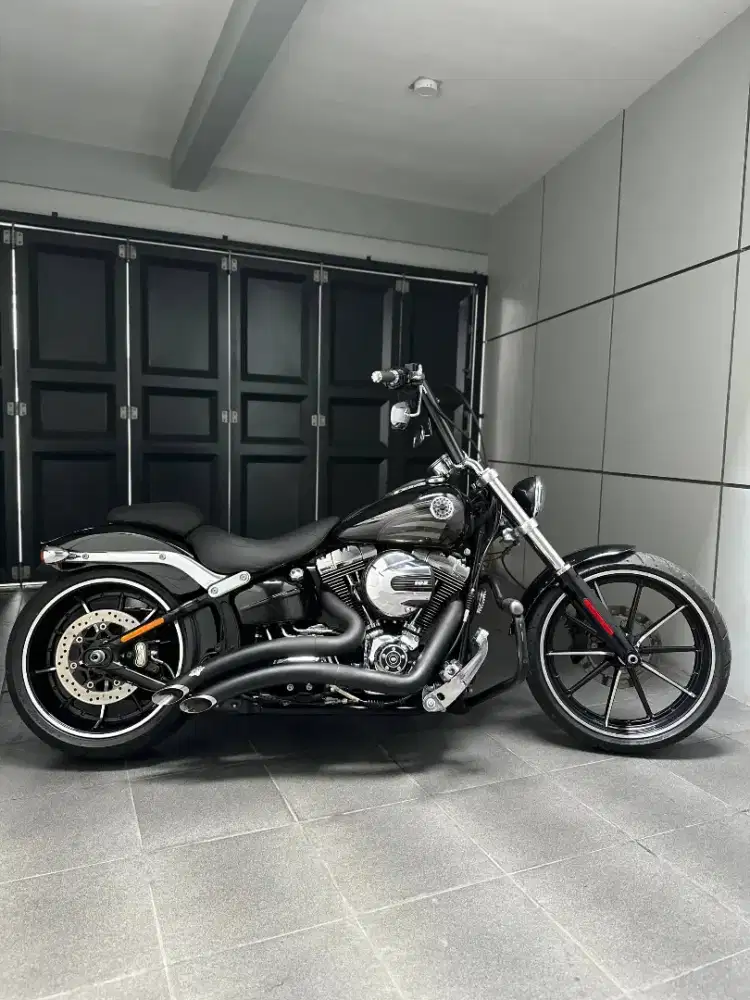 Harley Davidson Breakout 2016 Black ABS Full Acc