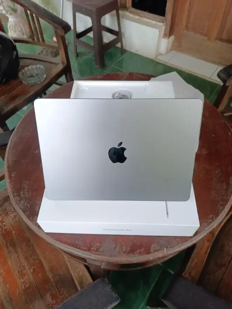 Macbook Air m2 inter super mulus kaya baru cc 14 blom diaktivasi