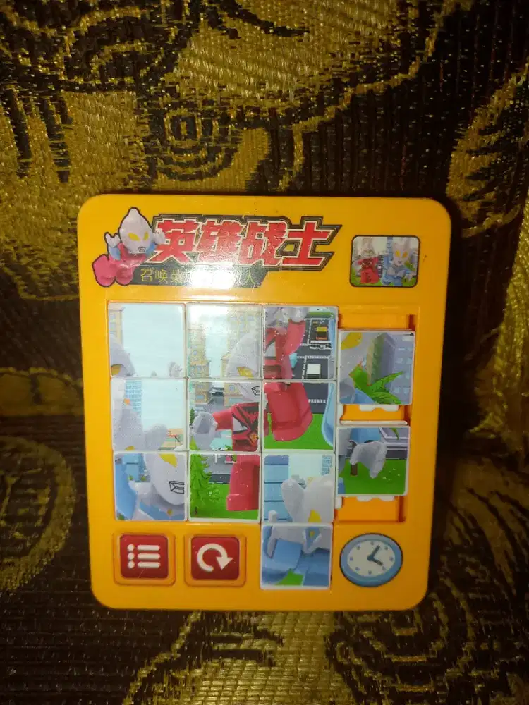 Mainan pin ball dan teka-teki