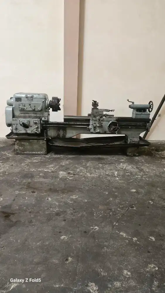 Dijual mesin bubut tipe CQ 6250X1500