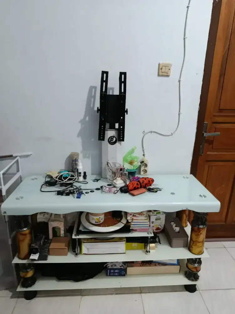 Meja TV clasic bekas