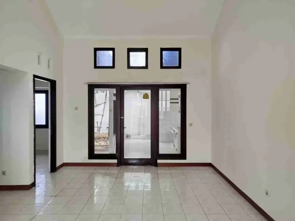 Disewakan Rumah Kota Baru Parahyangan