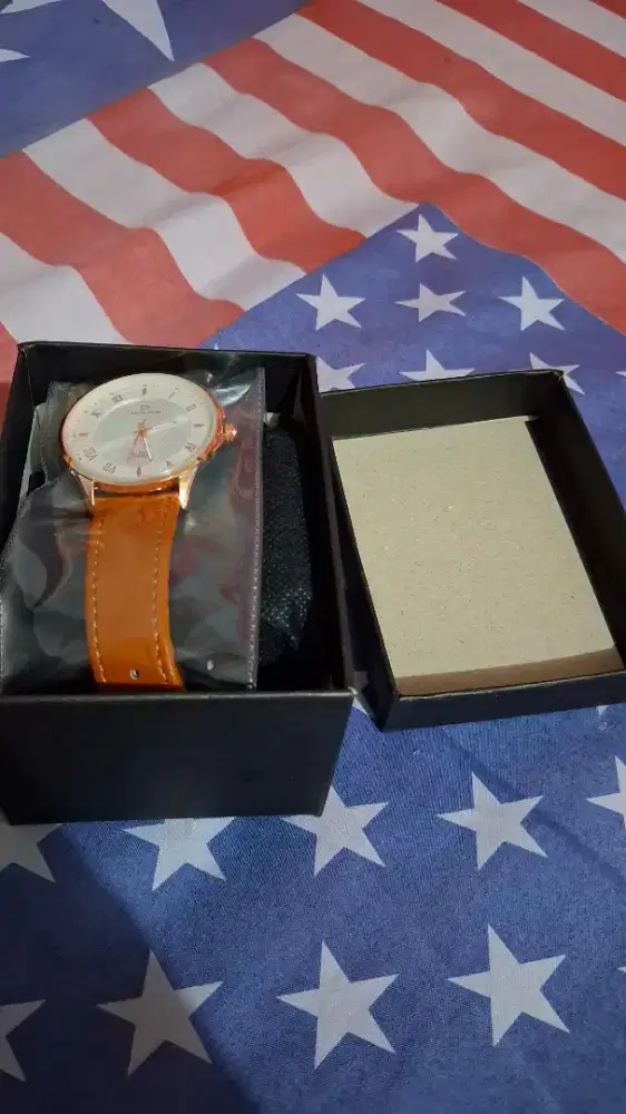 Jam tangan Charles Delon