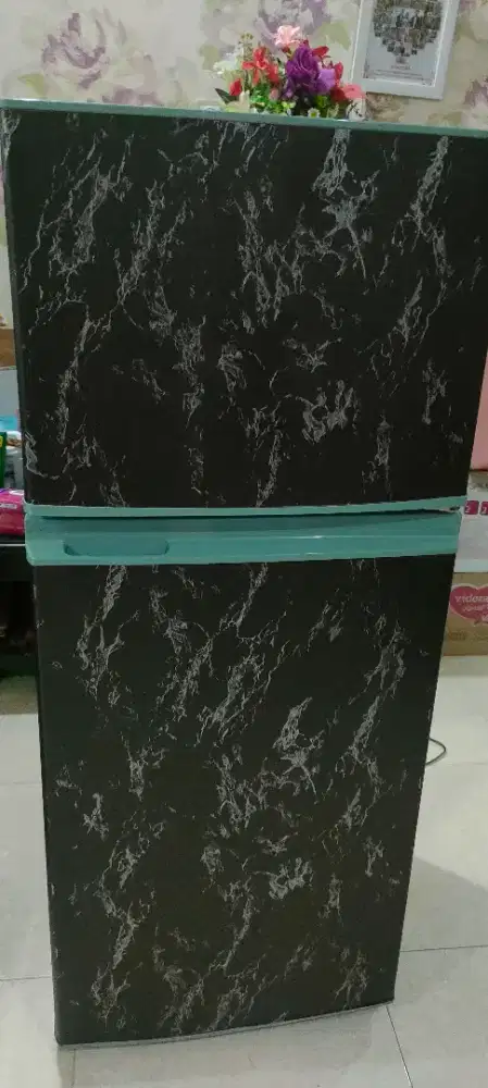 Kulkas 2 pintu merk sharp siap pakai