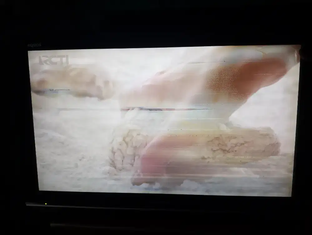 Tv LED Sharp 32inch bekas kena lcd nya