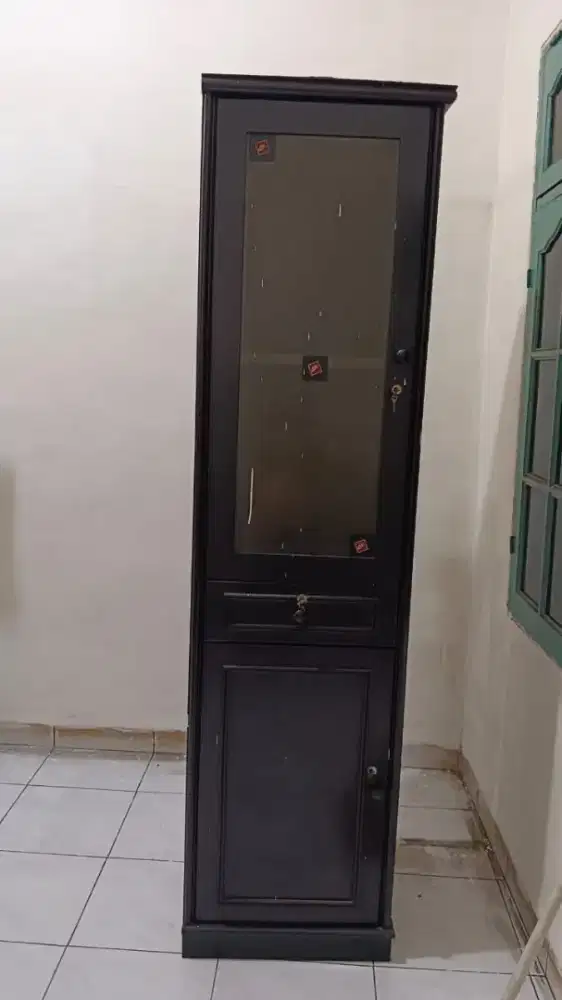 Lemari pakaian masih bagus