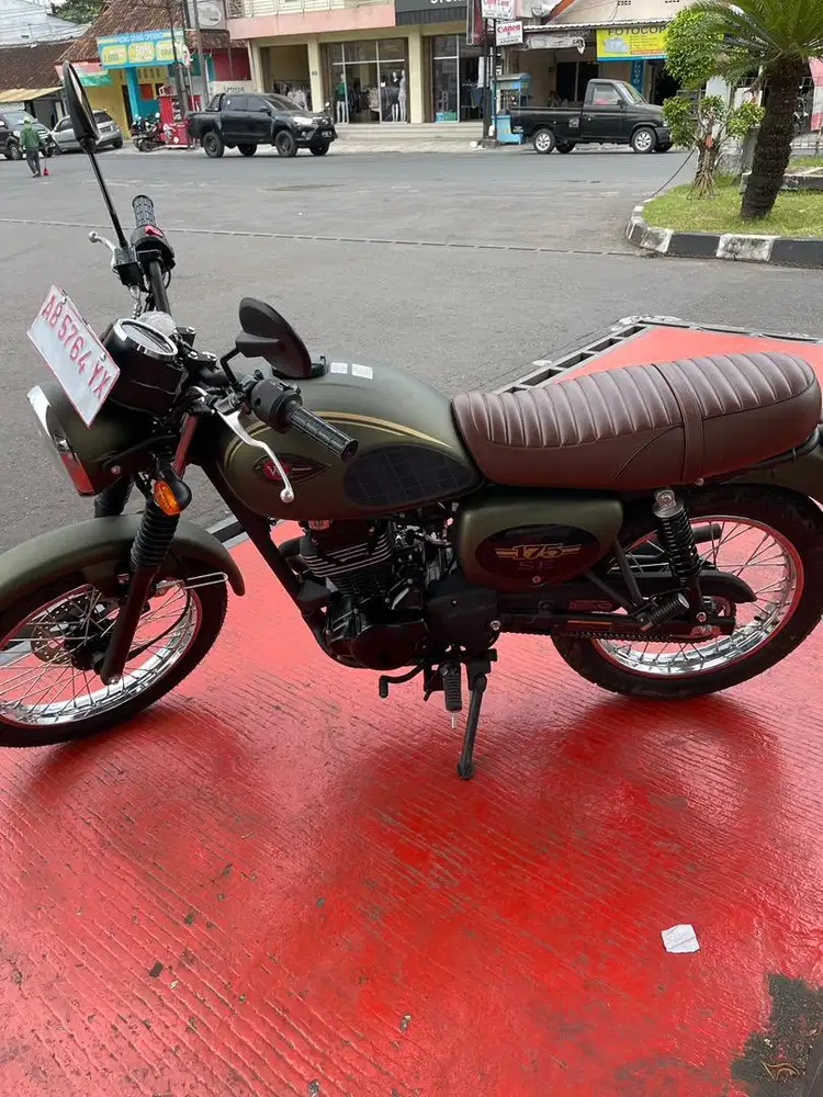 Kawasaki W175 SE kilometer sangat rendah