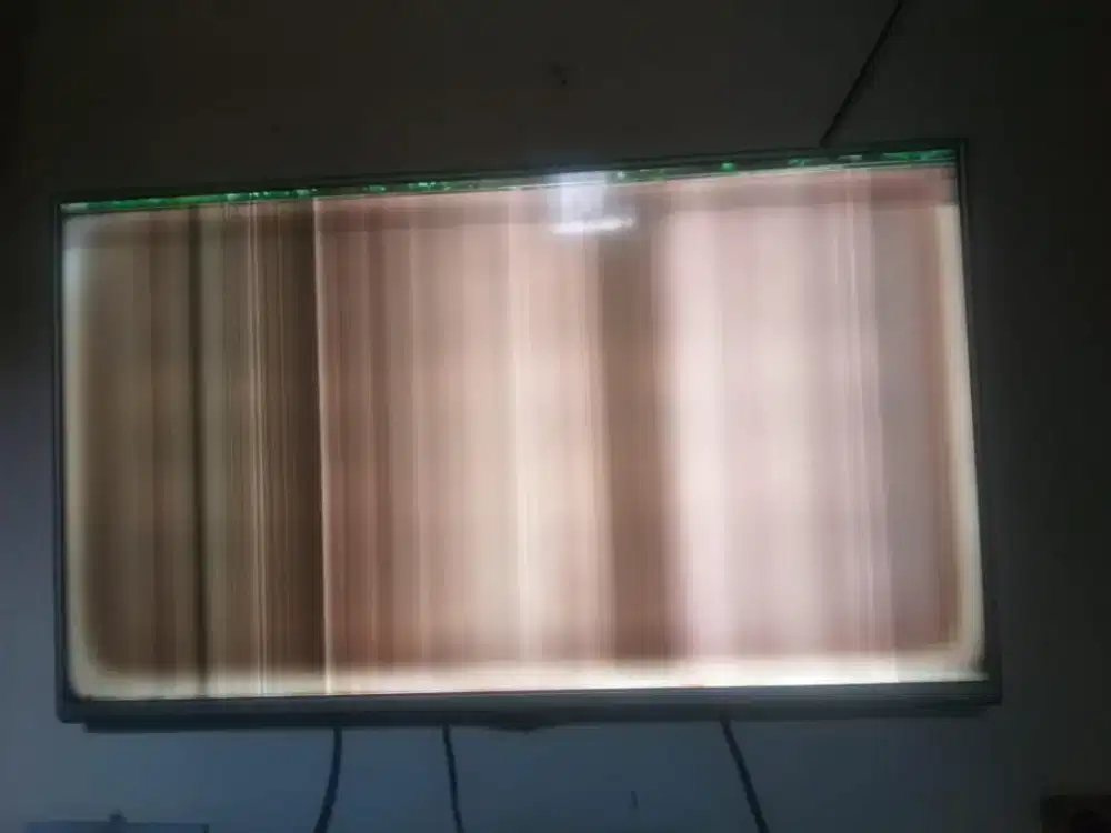 Jual TV merk LG 43 inch layar kaya di foto jual apa adanya