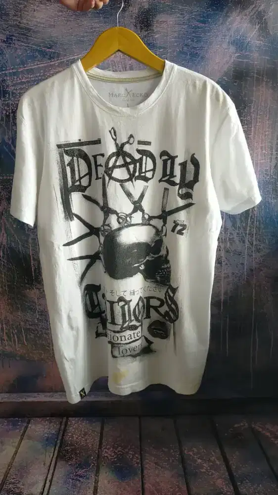 T-shirt kaos putih tengkorak