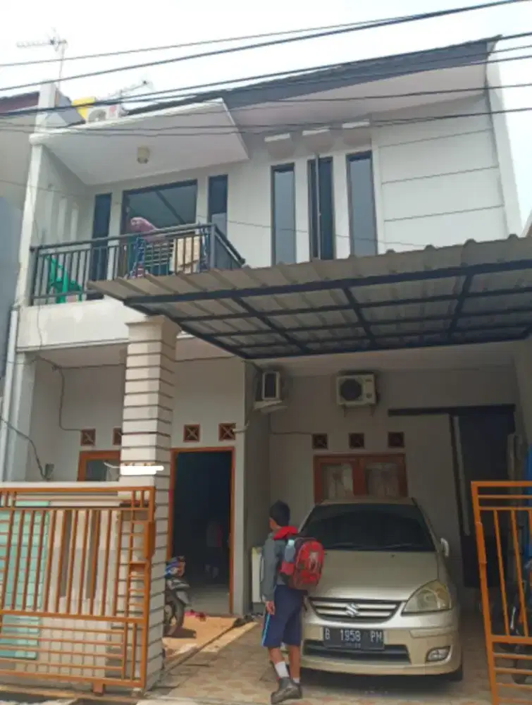 Di jual rumah 2 lantai di bulevar hijau Bekasi