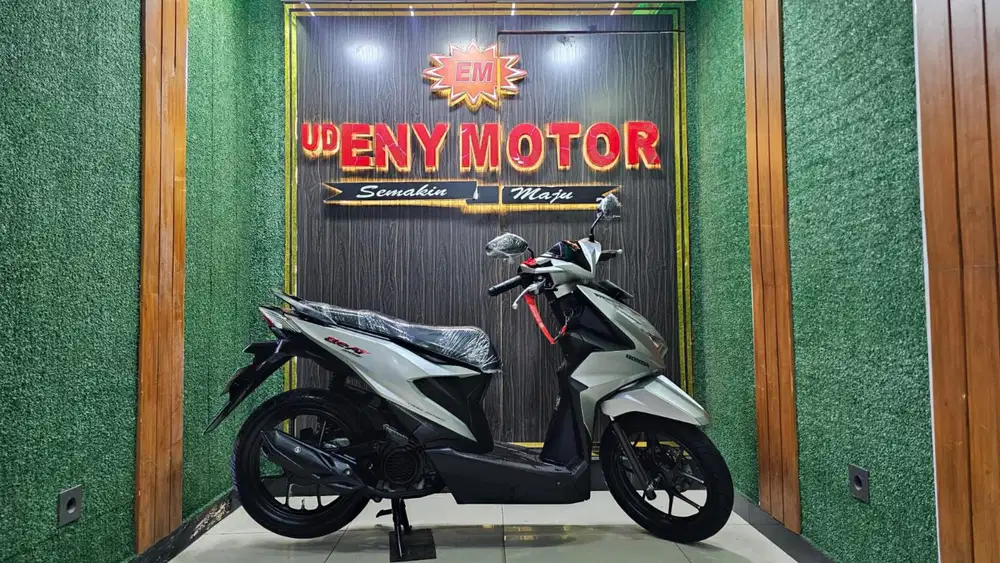 UD ENY MOTOR-HONDA BEAT DELUXE TAHUN 2022 SILVER