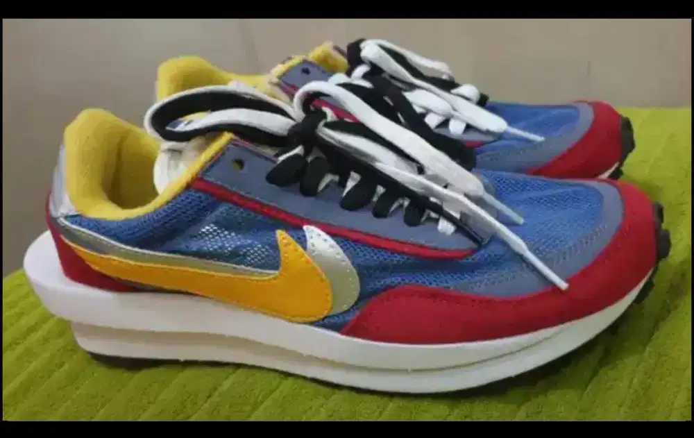 [Mint] Sepatu Nike Sacai Vaporwaffle (size 41)