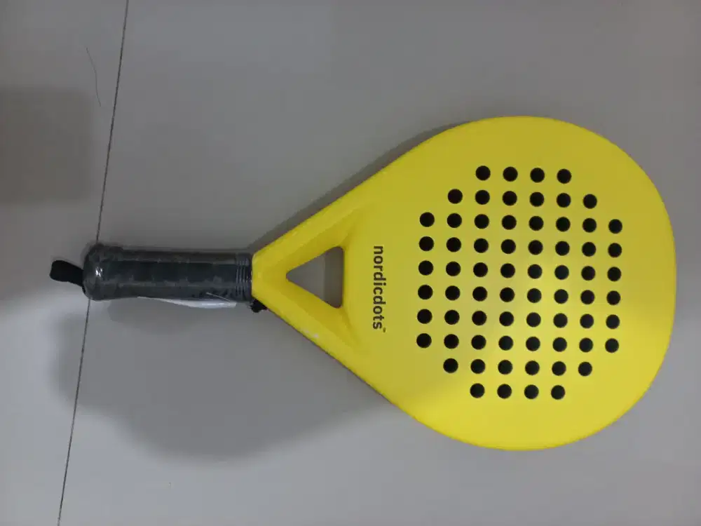 Raket padel kondisi baru