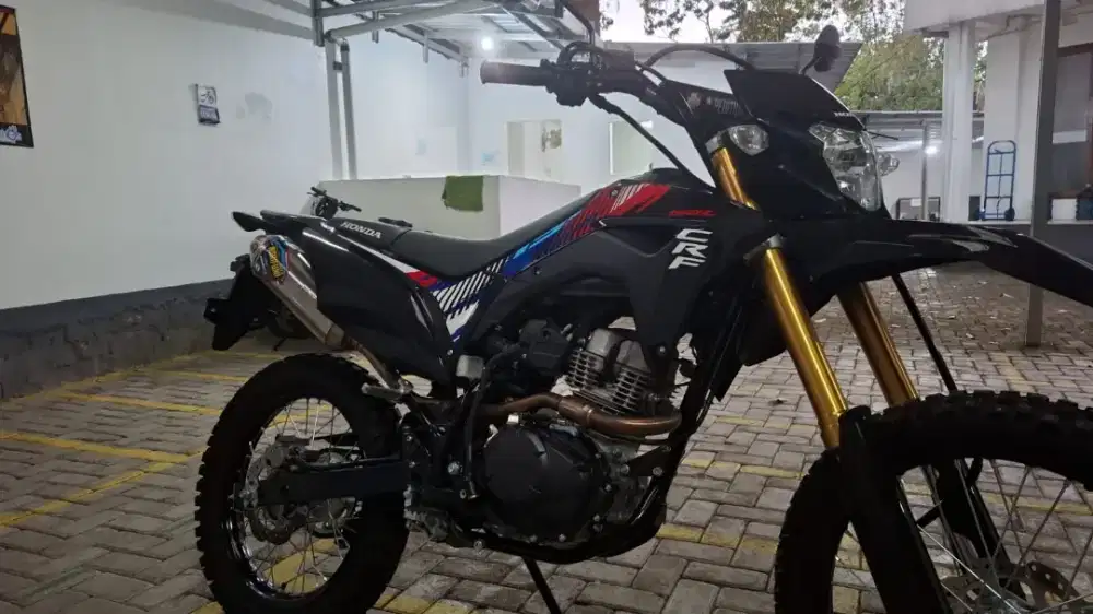 CRF 150 LIKE NEW