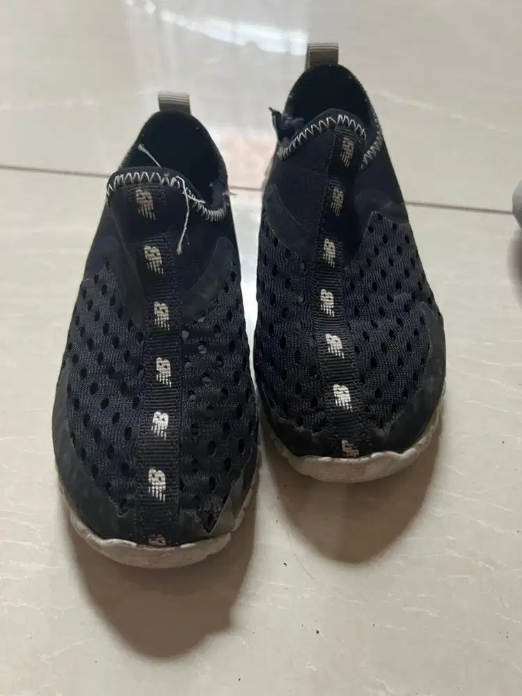 Sepatu anak 2 tahun harga dpt 2 pcs ya