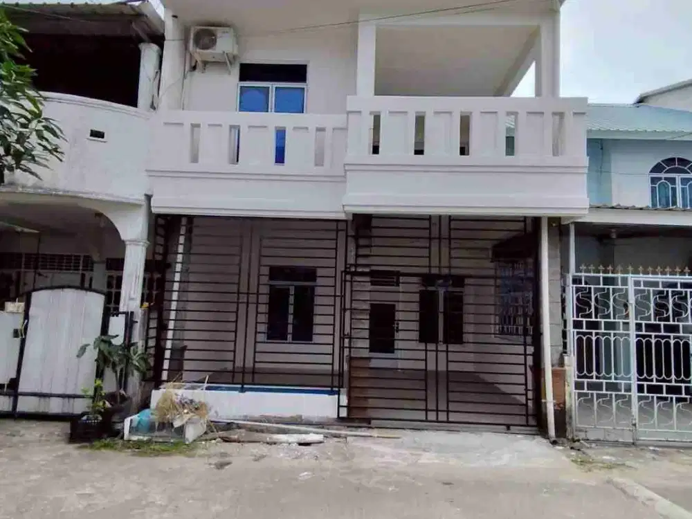 Disewakan rumah 2 lantai di sakura garden.