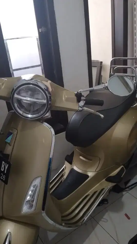 Vespa primavera 75anniversary limitied edition gold 0 km lengkap