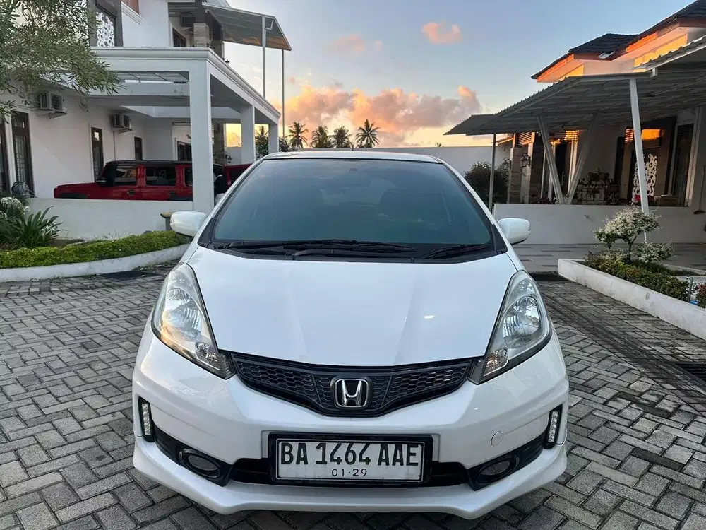 HONDA JAZZ RS CVT METIC 2012