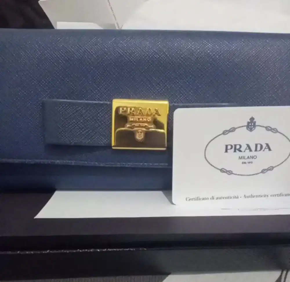 prada portafogli saffiano fiocco meta bluette / dompet prada saffiano