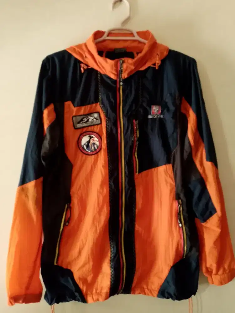 Jacket Outdoor Running Merk BLACK YAK