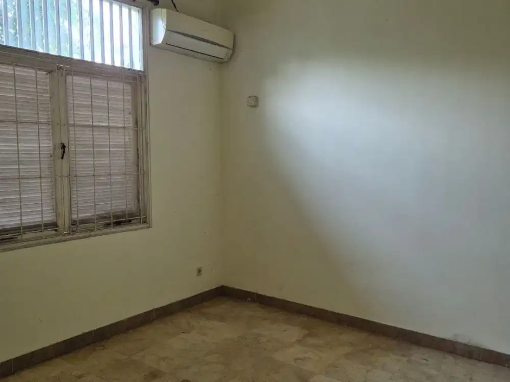 Rmh gus dekat Sekolah SVP, siap huni, 3+1kt , 2+1km, @ jl Express 2 YY-14,Kemang Pratama, Bekas