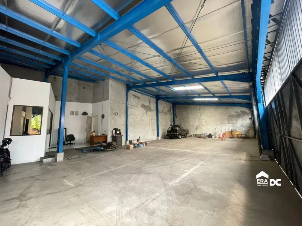 Sewa Gudang Tengah Kota Ada 2 Kantor Siap Pakai di Suyudi Semarang